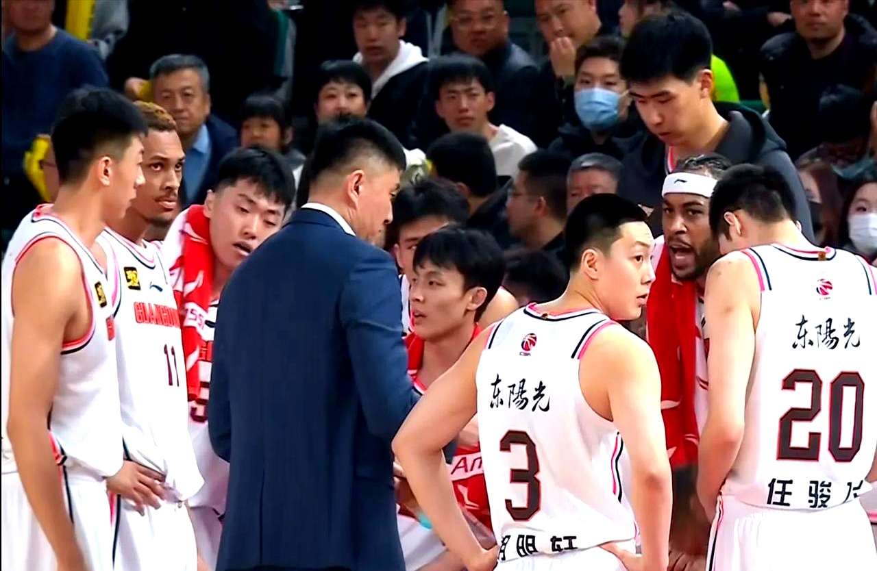 爱游戏官网登录网址-广东宏远队主场战胜了河南队(广东宏远队主场战胜了河南队队员是谁)