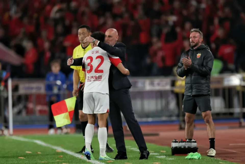 爱游戏直播-上海海港在欧洲杯中打出进球，被誉为教练席炸锅