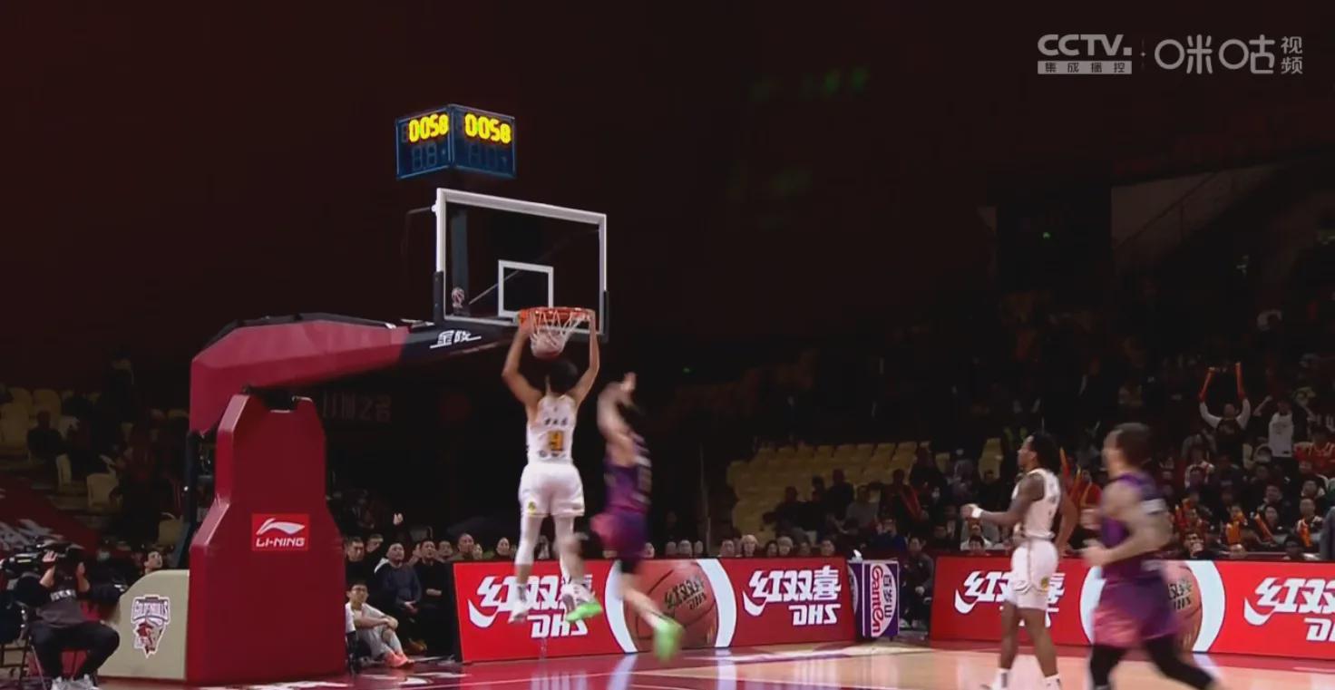 爱游戏娱乐-包含在浙江队赛场上演全国篮球锦标赛，封盖，引发弹幕炸裂的词条
