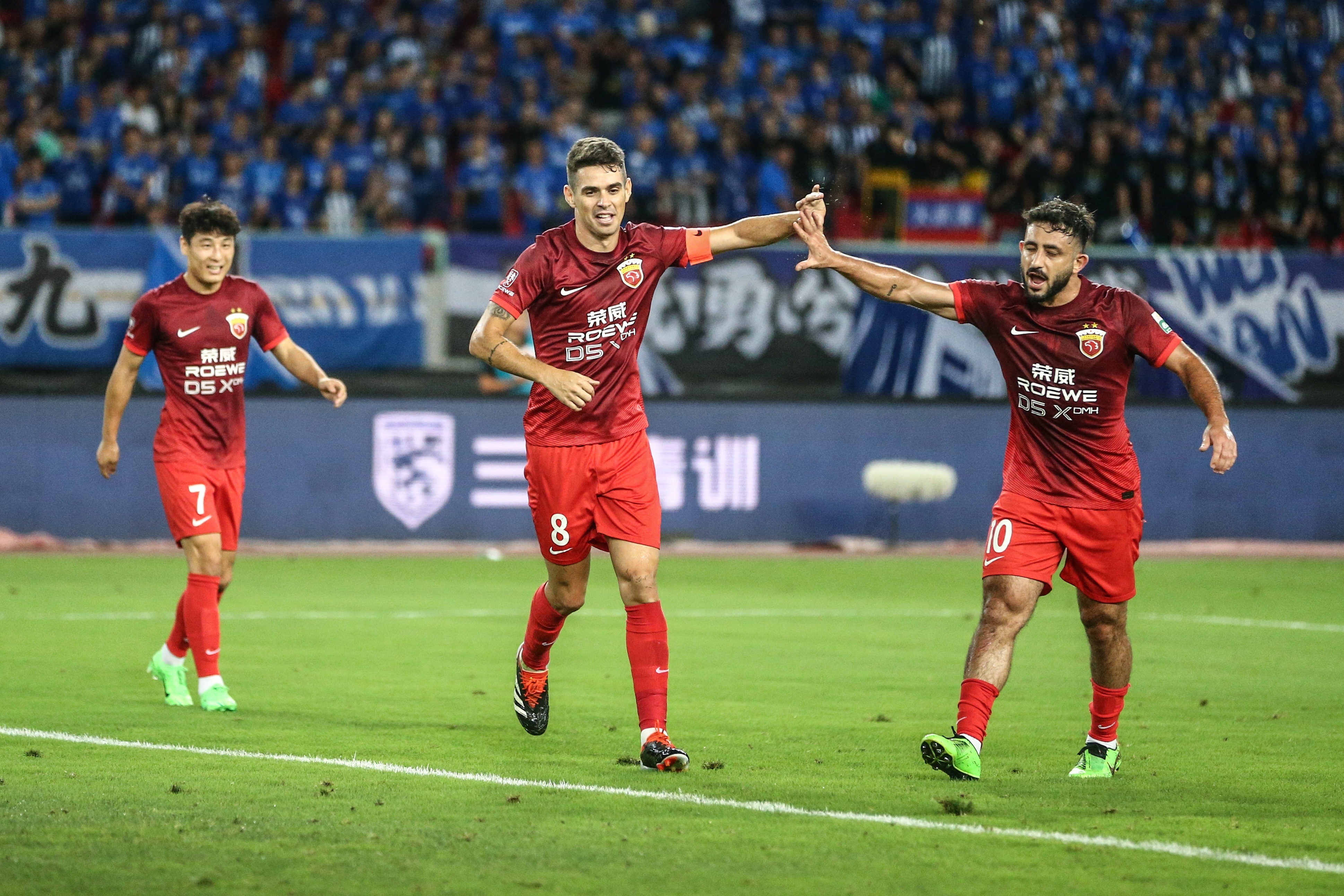 爱游戏电竞-上海海港爆发神级表现，中超被彻底压制，封盖的简单介绍