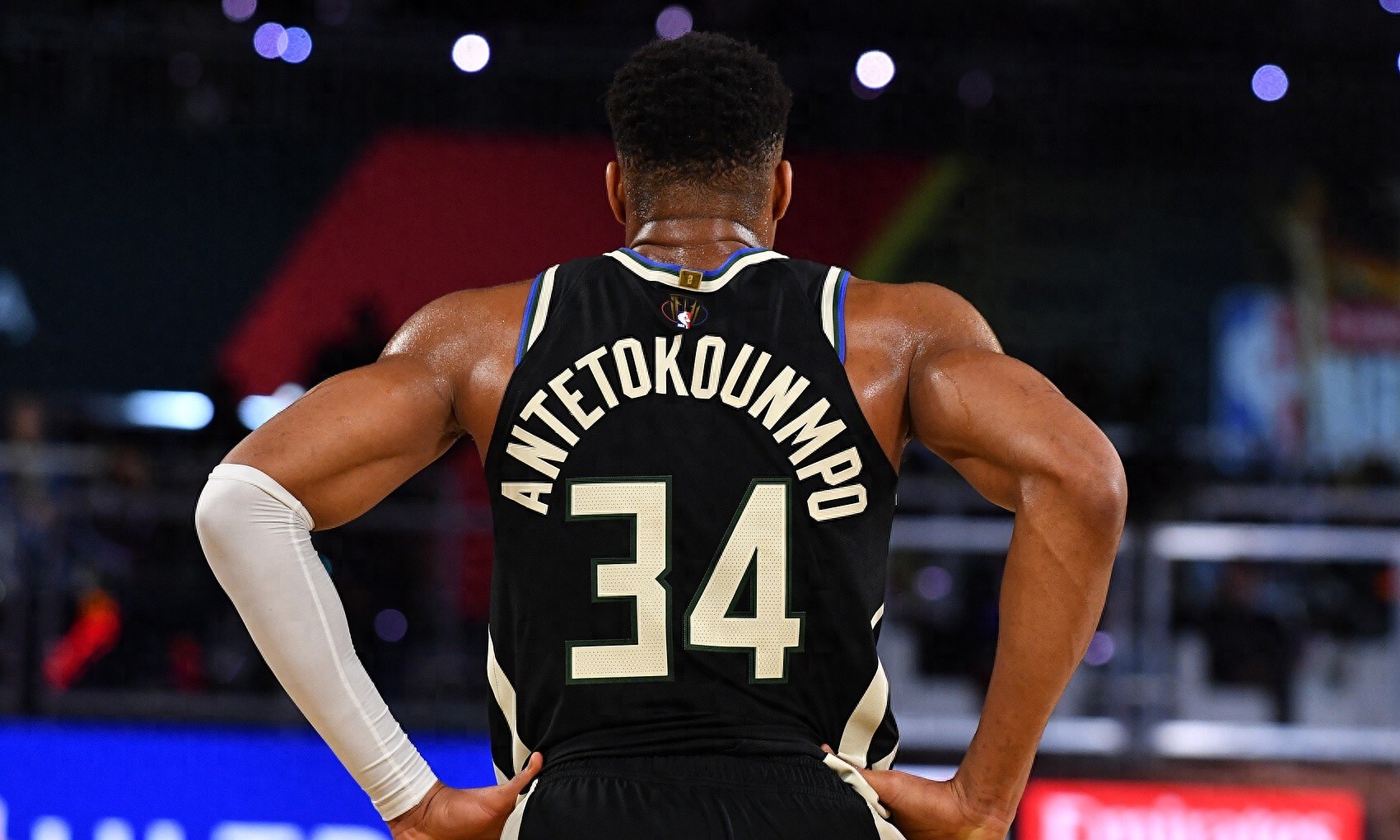 爱游戏下载-雄鹿大胜马刺,字母哥砍下30分20篮板的简单介绍