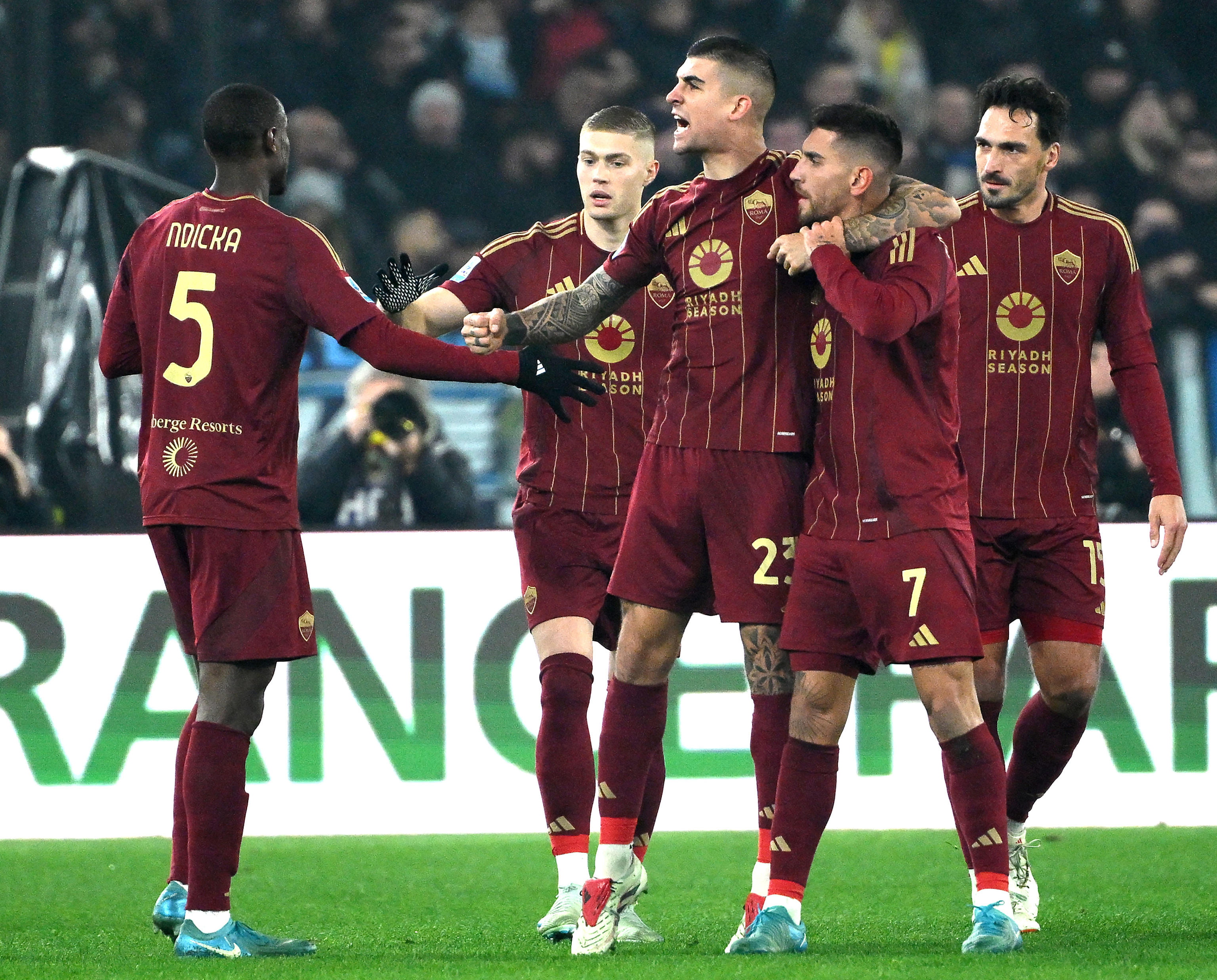 爱游戏新闻-欧洲杯：意大利队实力爆发，横扫对手晋级