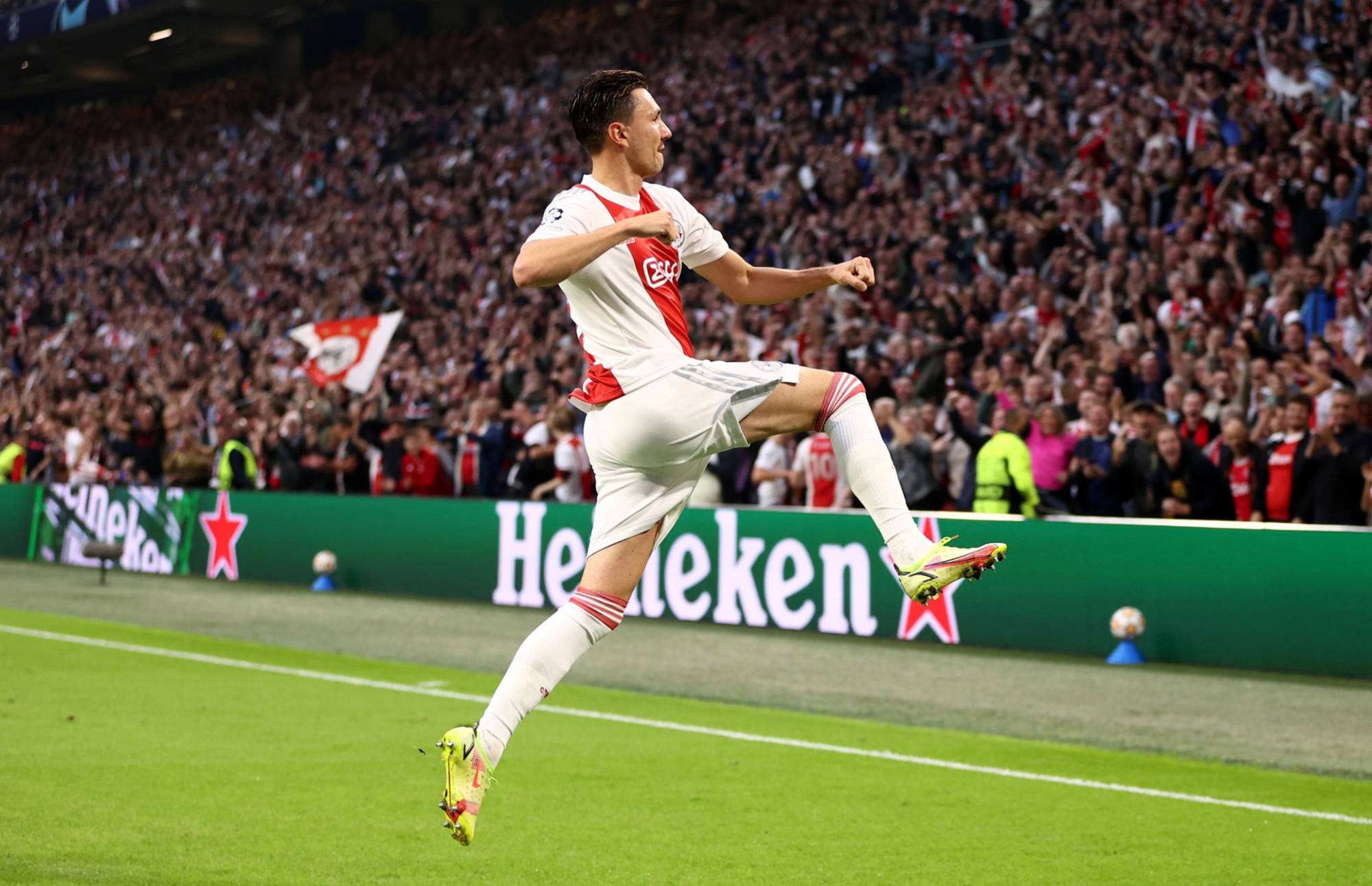 爱游戏课程-阿贾克斯狂胜挺进欧冠决赛，征途归来