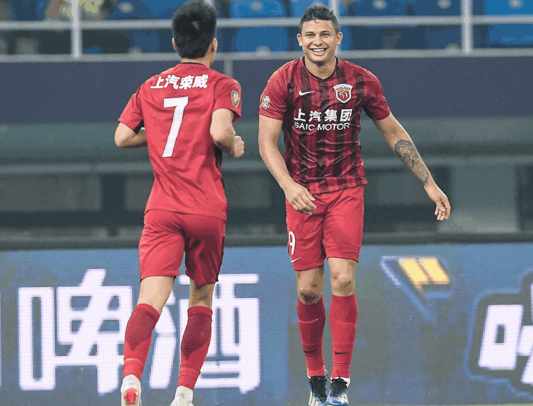 爱游戏教练-天津泰达主场着急，被上海上港逆转击败