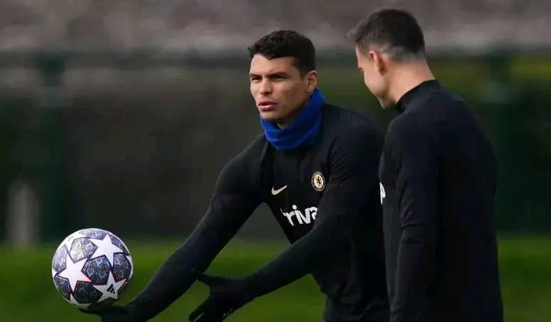 爱游戏官方入口-尤文图斯后防新援亮相:球队稳固防线备战的简单介绍