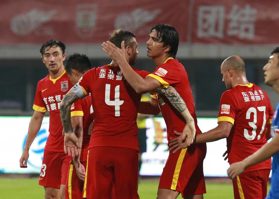 爱游戏网页版-重庆力帆做客上海，强弱对决