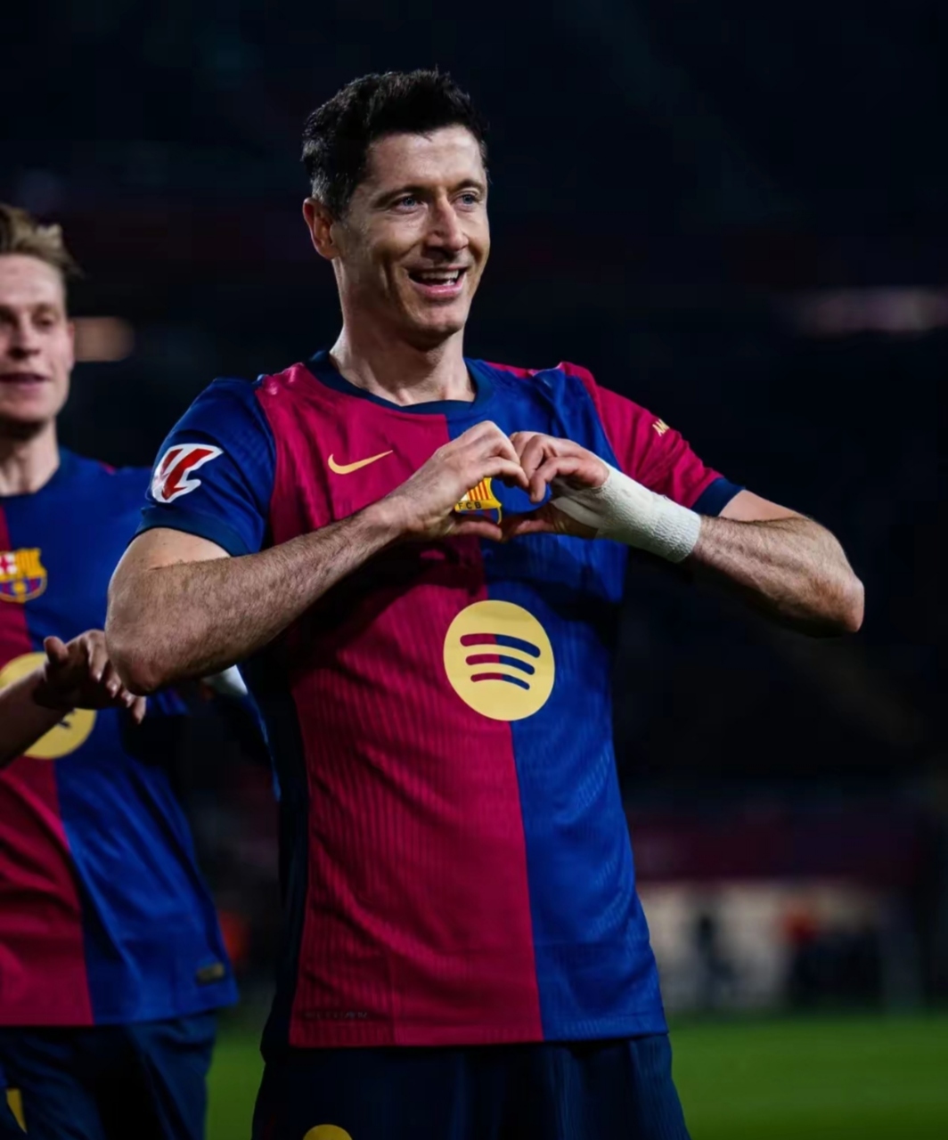 国际足球赛事中球员们奉献出顶级表现