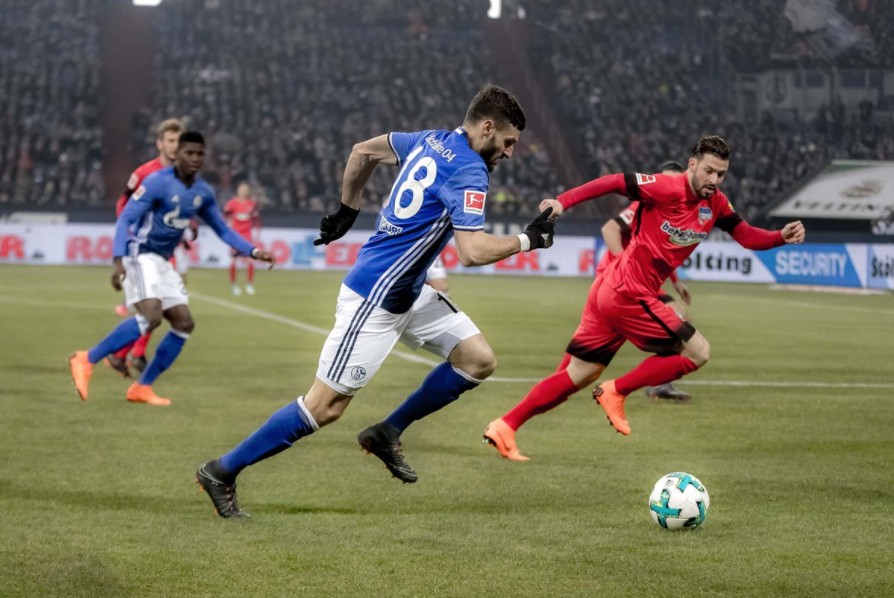 爱游戏下载-沙尔克遭遇惨败,积分榜位置下滑的简单介绍