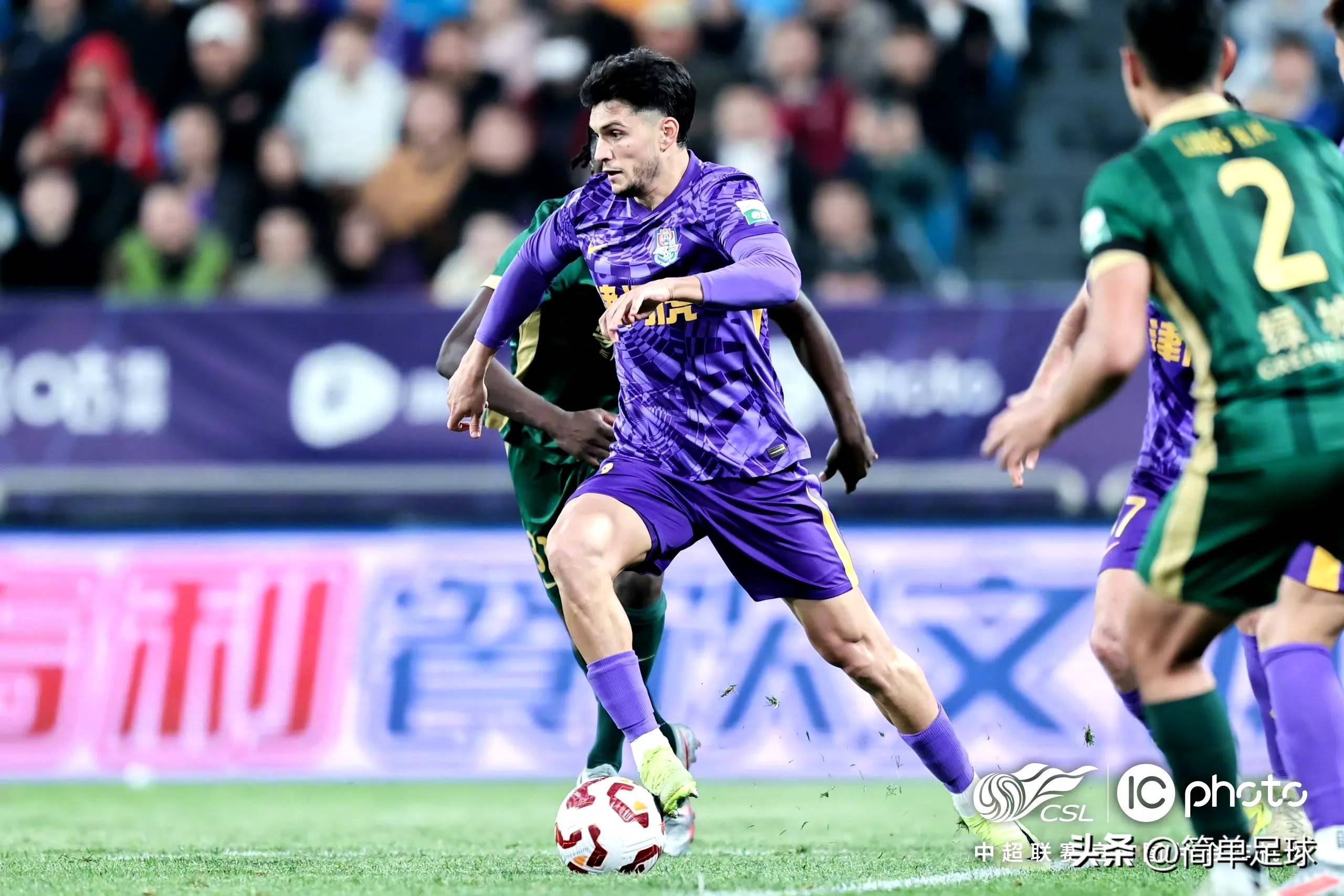 爱游戏注册-足球比赛中球队积极备战迎接挑战