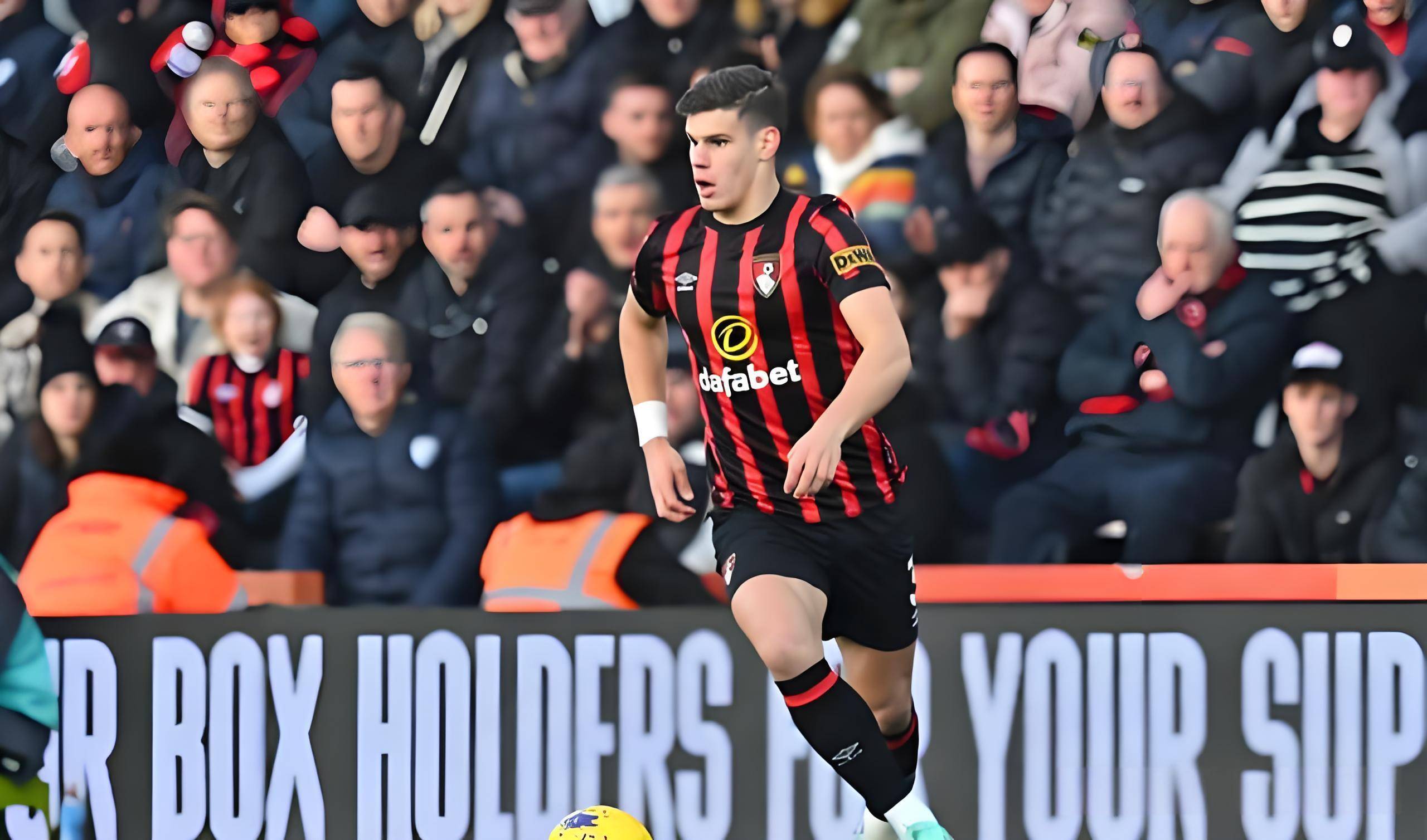 包含伯恩茅斯球员表现亮眼球队整体态势上升的词条