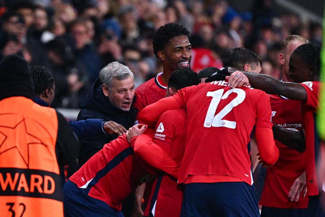 爱游戏新闻-本赛季足球联赛中的黑马球队崭露头角