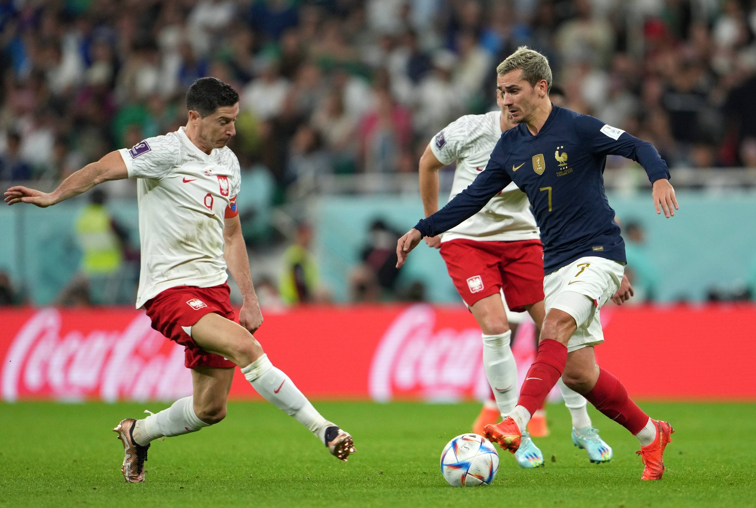 爱游戏投注-法国队在比赛中踢出精彩战术，零封对手