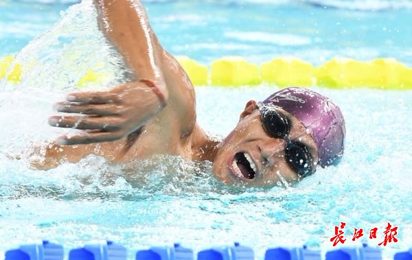爱游戏竞技-关于非洲游泳选手表现出色，赢得掌声的信息