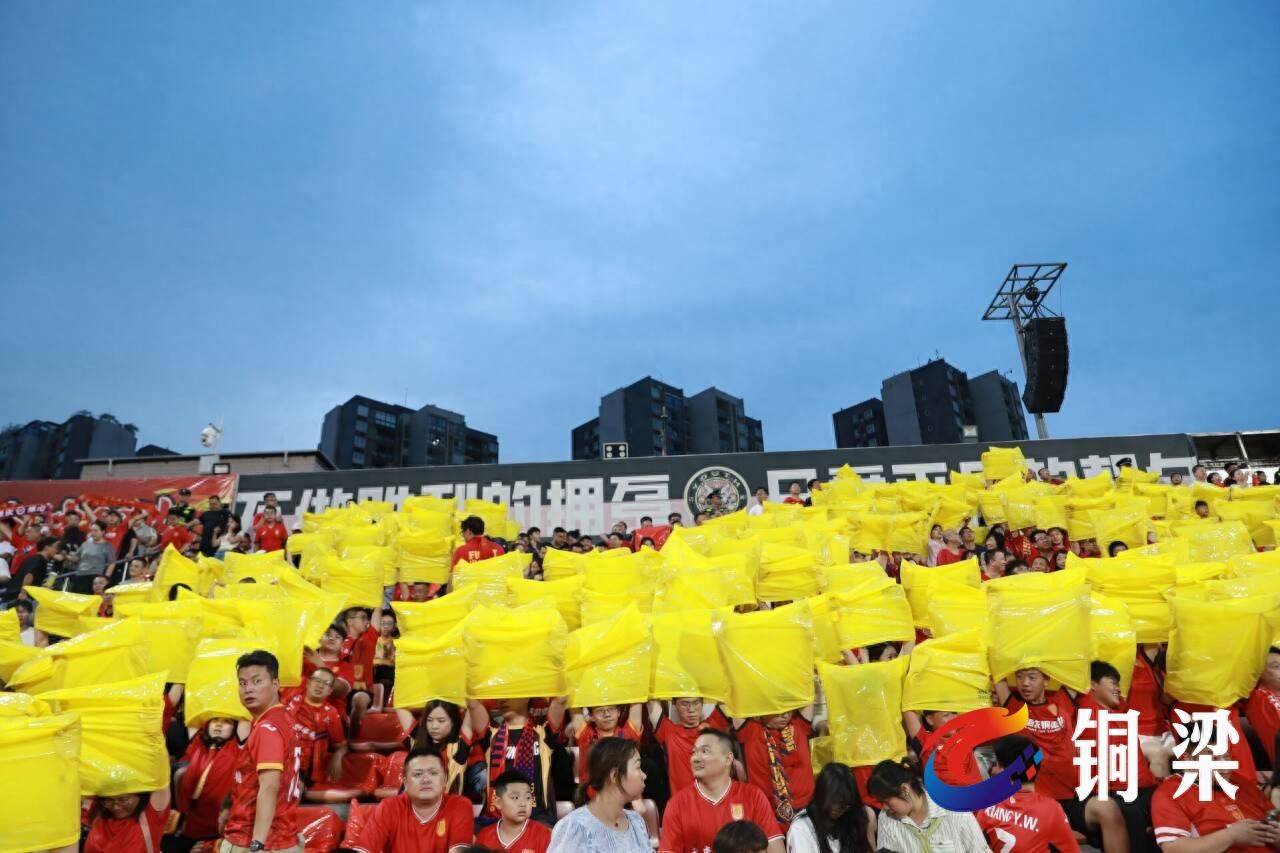 爱游戏直播-包含足球比赛结果意外惊喜，球迷感慨万千的词条